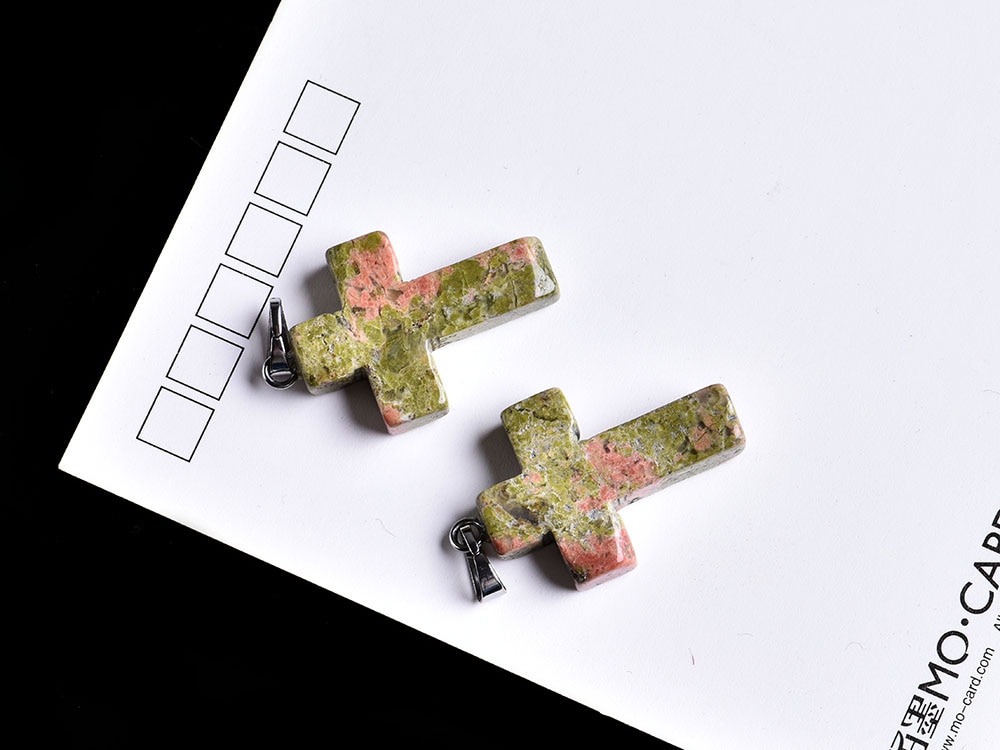 1PC Natural Crystal Mineral Ornament Cross Pendant Love and Redemption Fashion Couple Pendant Necklace Pendant DIY Gift Jewelry 1PC Natural Crystal Mineral Ornament Cross Pendant Love and Redemption Fashion Couple Pendant Necklace Pendant DIY Gift Jewelry