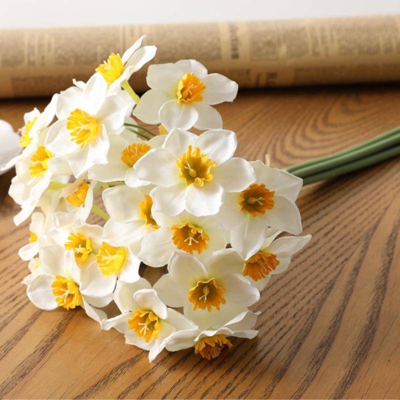 GiftsAfteLife 6 pcs Faux Daffodil Flowers White
